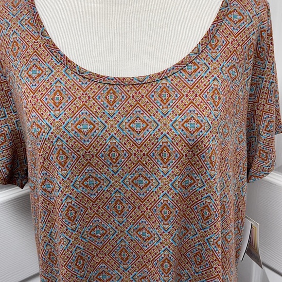 LuLaRoe New Large Geometric Classic T Shirt NWT - Picture 2 of 8